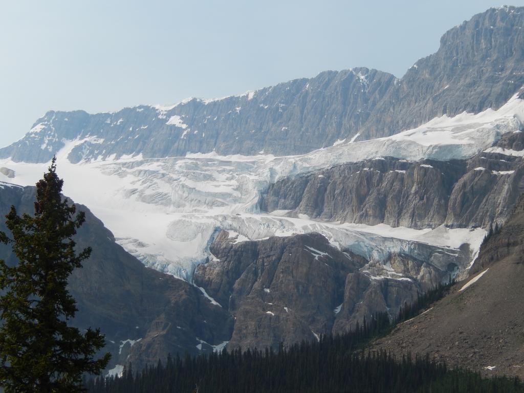 Canadian Rockies Inn - Adults Only フィールド エクステリア 写真