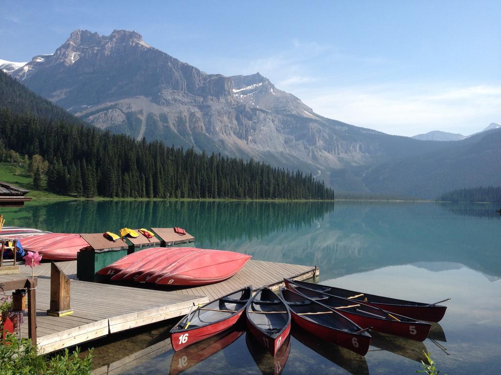 Canadian Rockies Inn - Adults Only フィールド エクステリア 写真