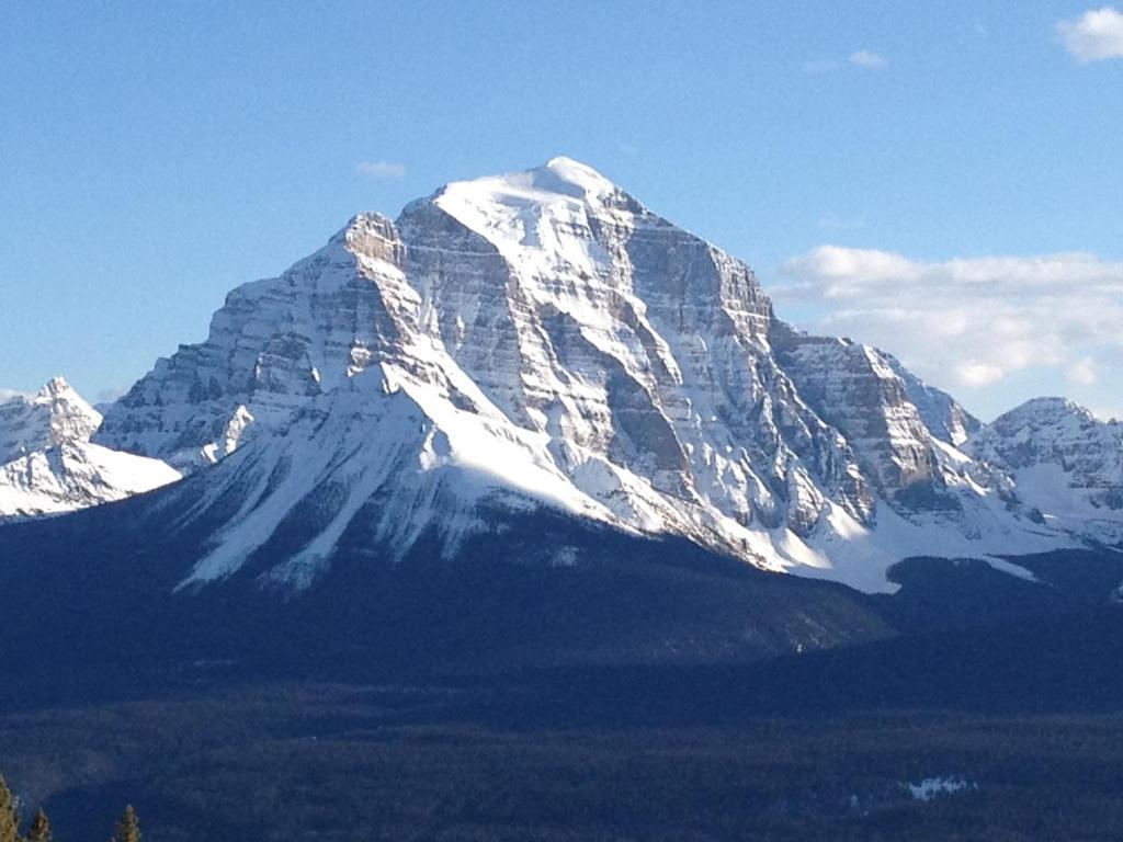 Canadian Rockies Inn - Adults Only フィールド エクステリア 写真